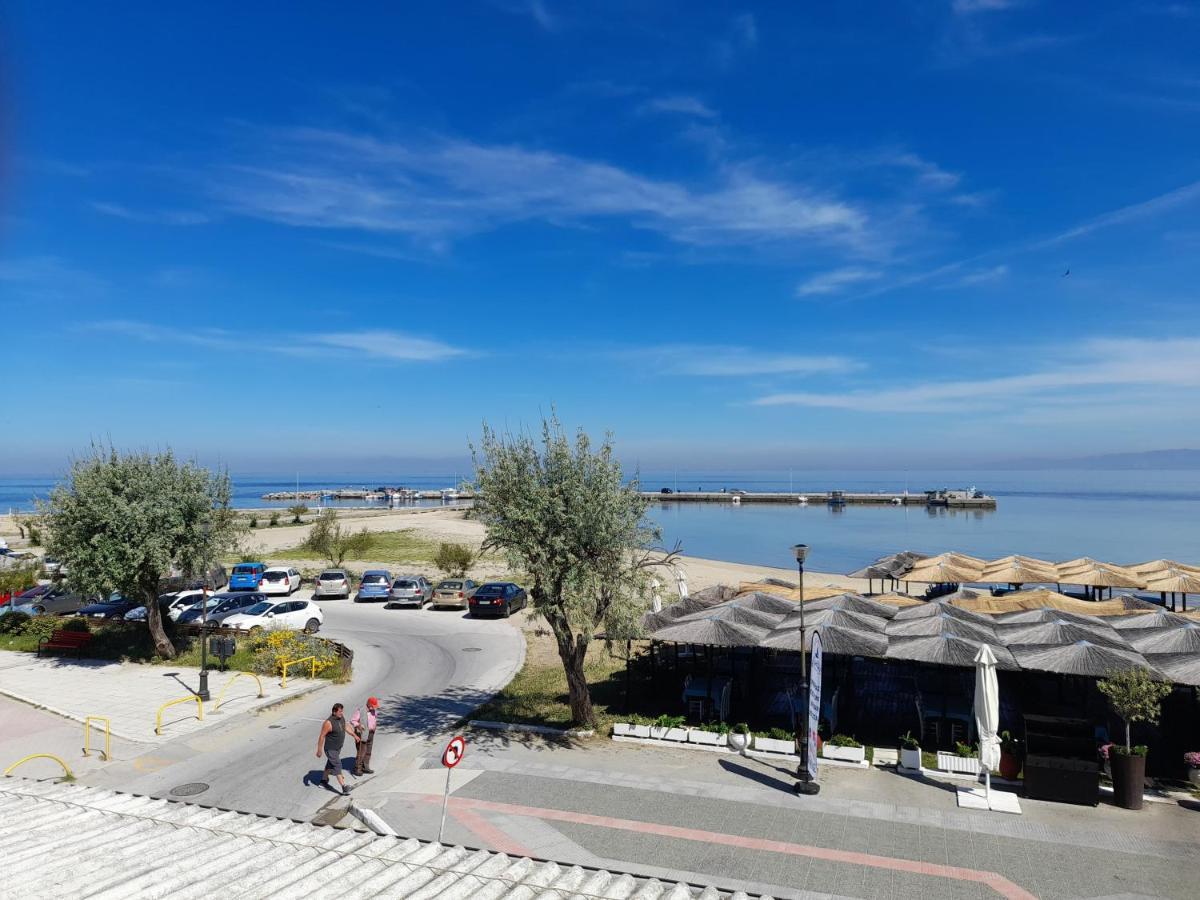 Isalos Apartments Studios Neoi Epivatai Buitenkant foto